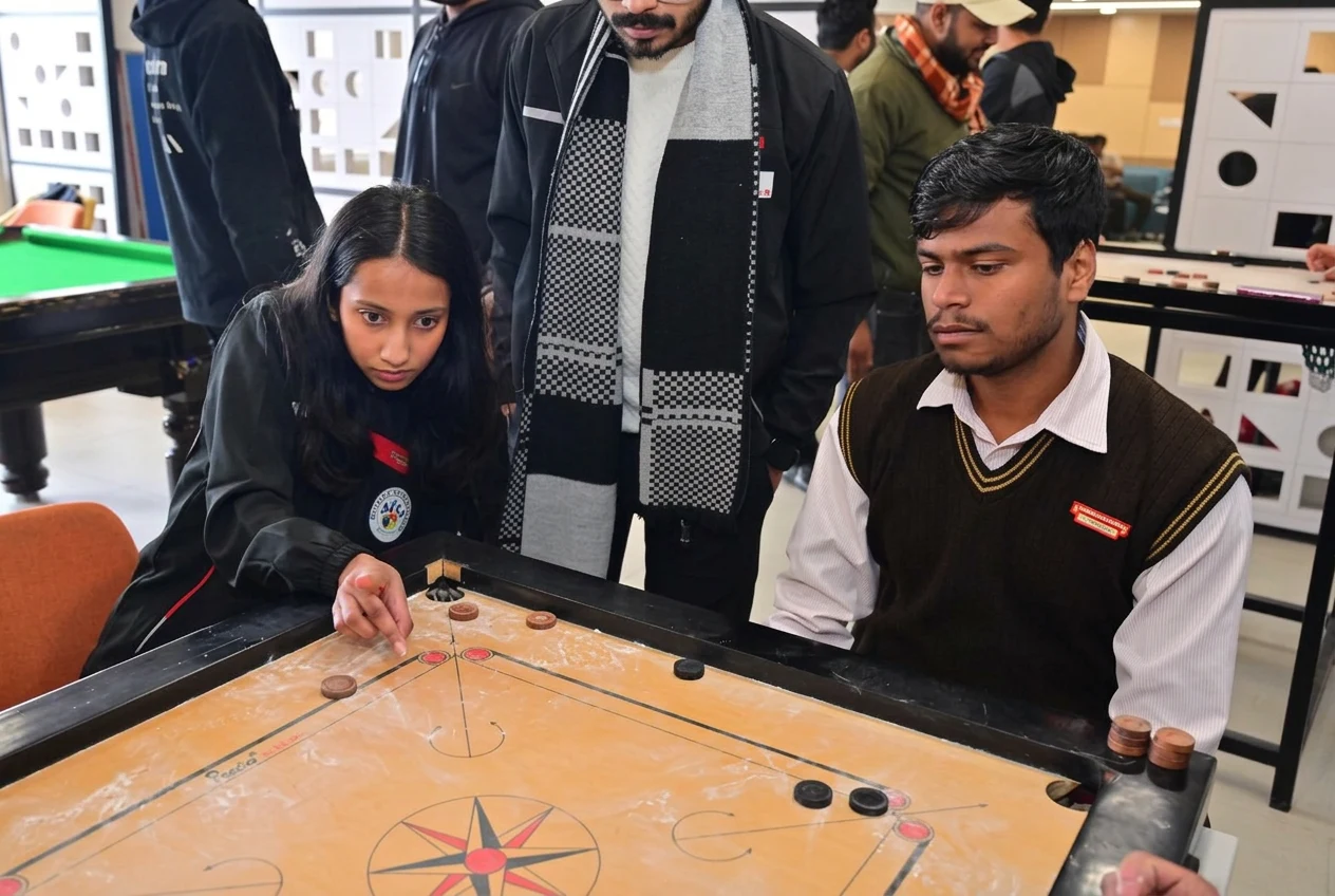 Players concentrating on a carrom match